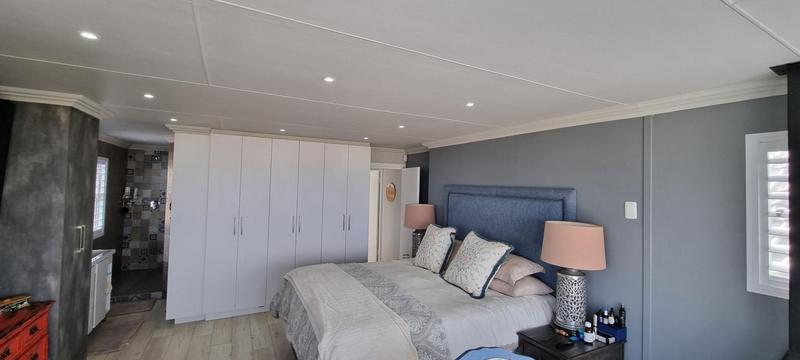 5 Bedroom Property for Sale in Reebok Western Cape